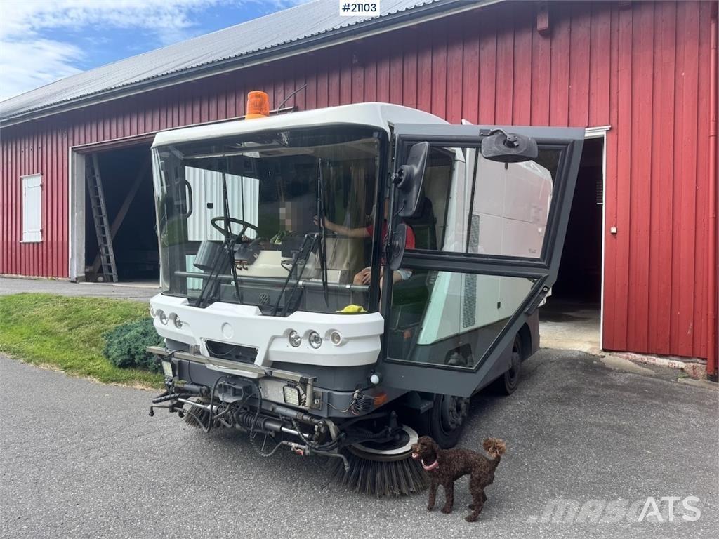 Ravo 540 Sweeper. Autocarro spazzatrice
