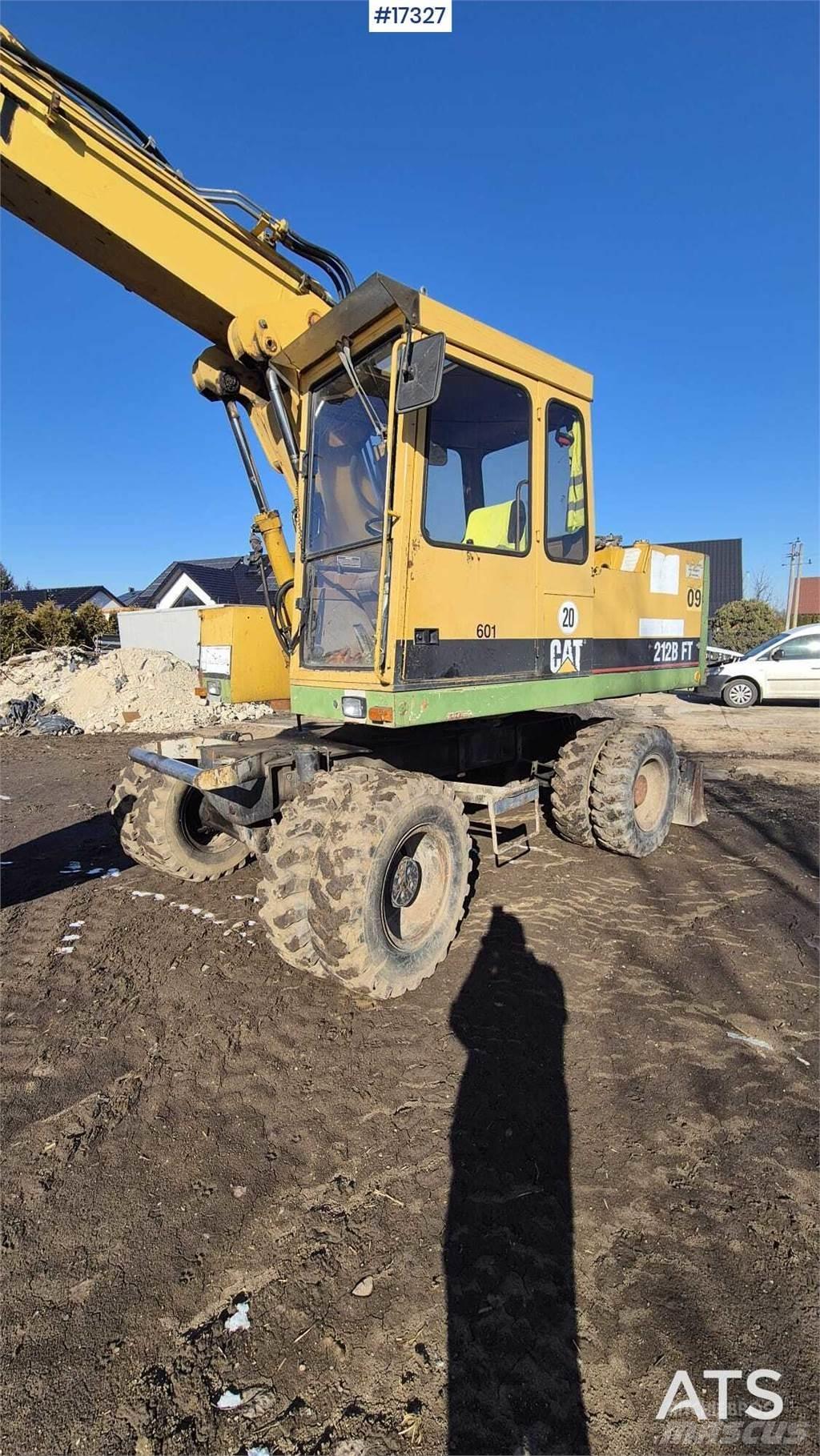 CAT 212BFT Escavatori gommati