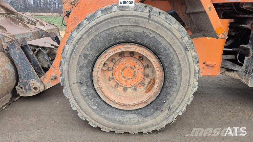 Doosan DL 250 Pale gommate
