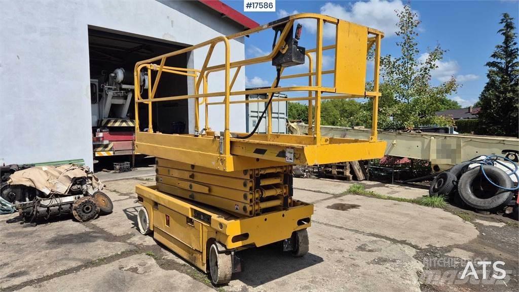 Haulotte Compact 12 Piattaforme a pantografo