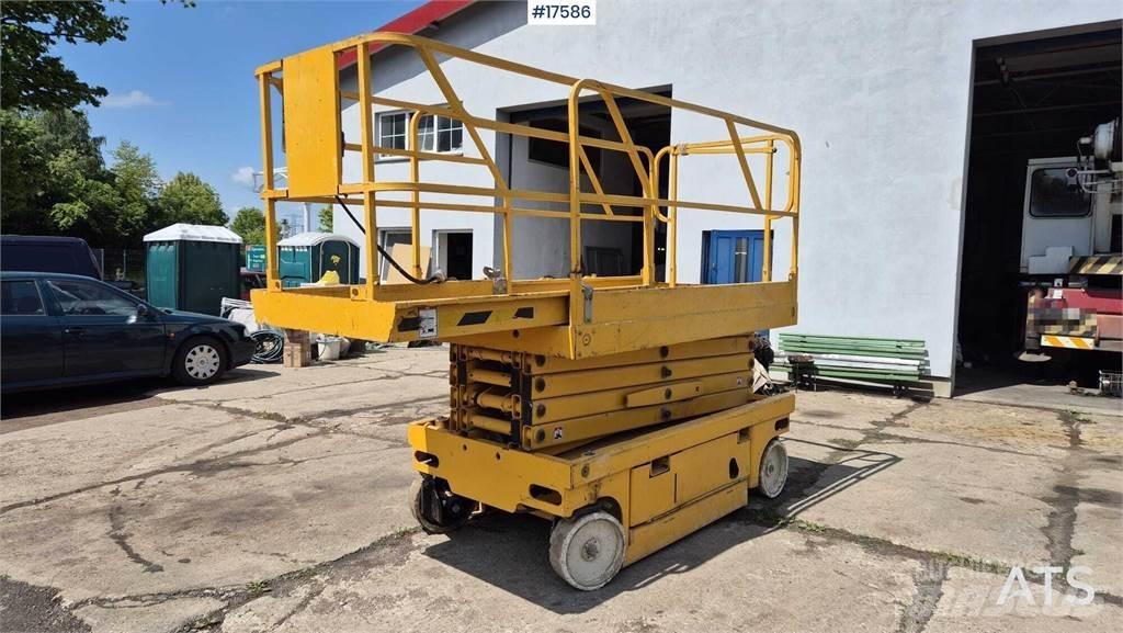 Haulotte Compact 12 Piattaforme a pantografo