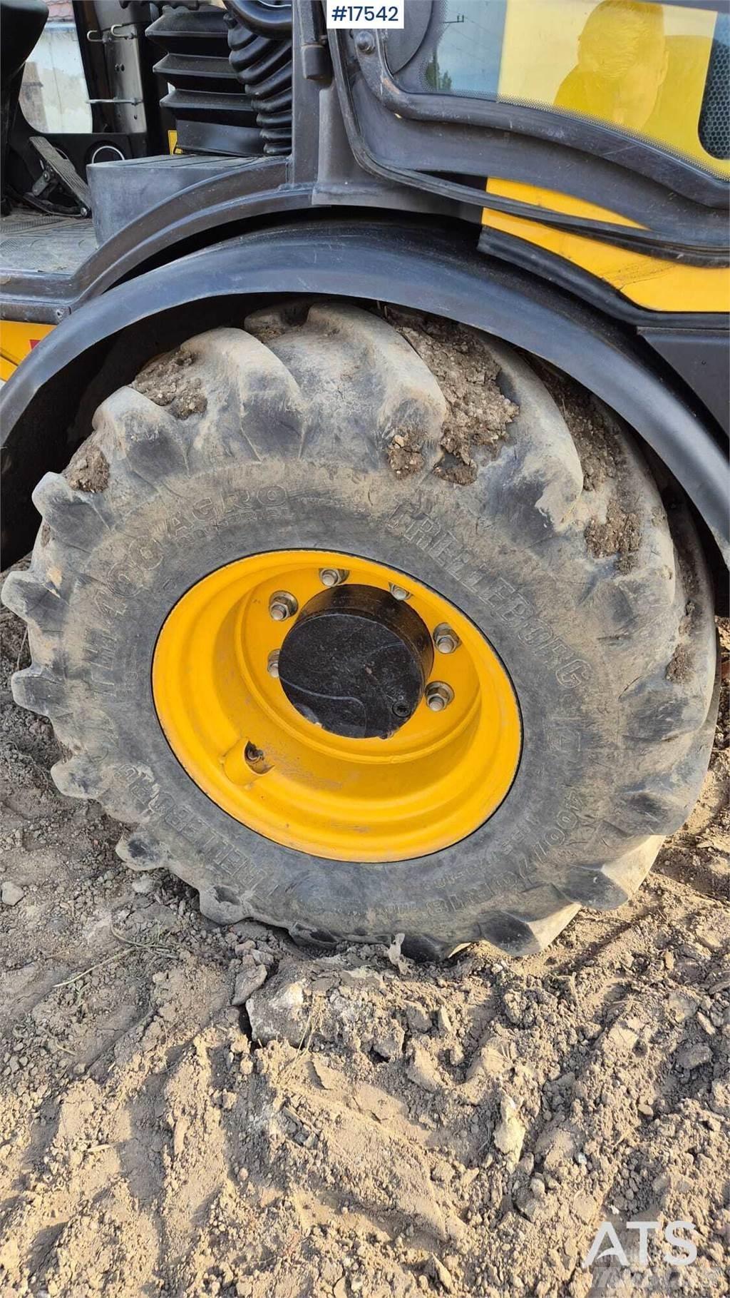 JCB 407 T4 Pale gommate
