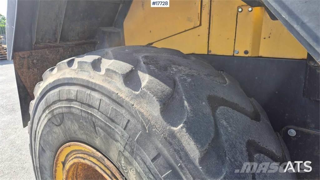 Komatsu WA380-5H Pale gommate