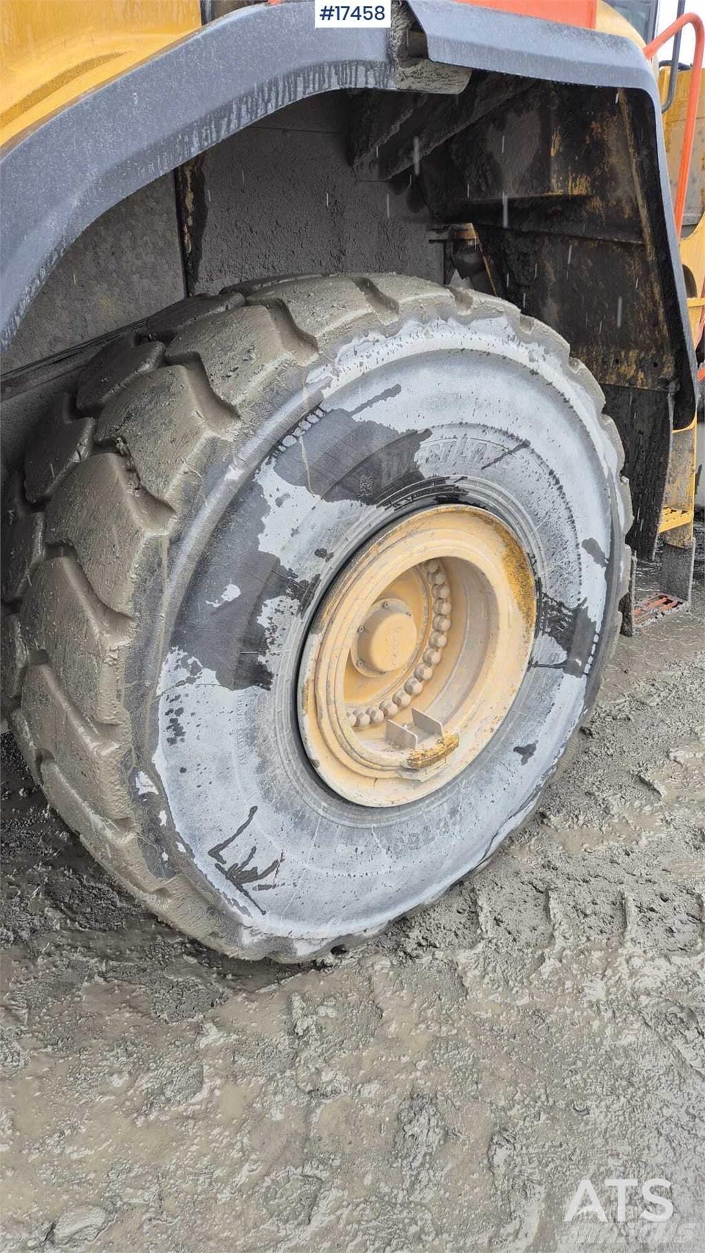 Volvo L220H Pale gommate