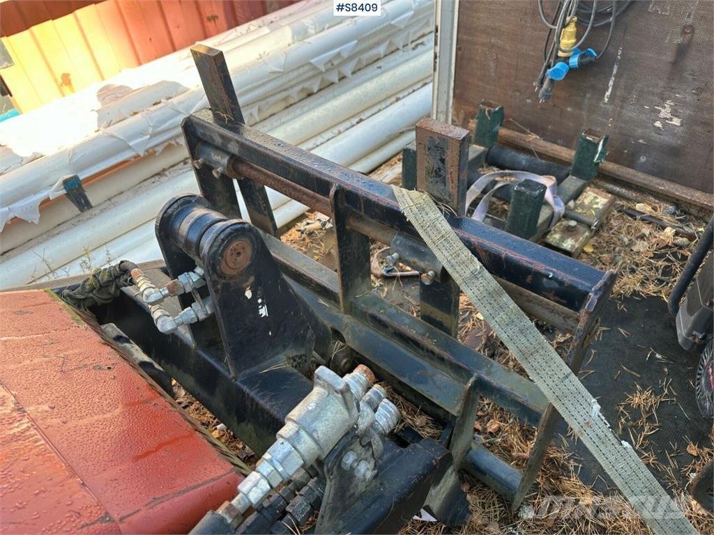 Ditch Witch SK650 Mini Pale Gommate