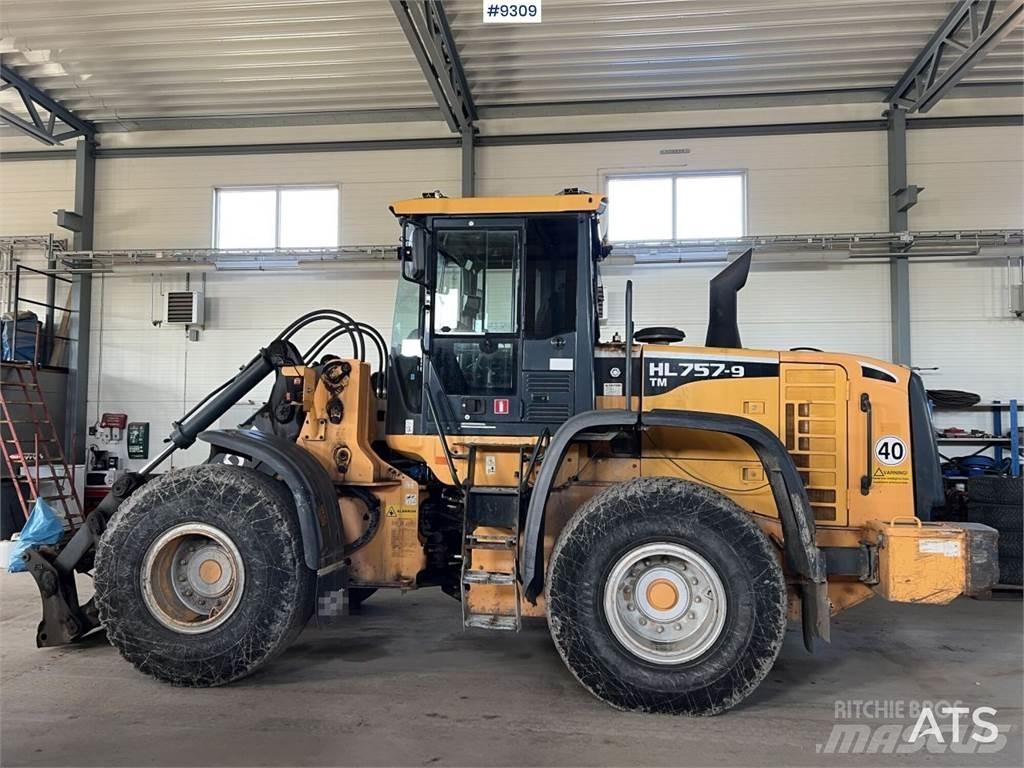 Hyundai HL757TM-9 Dozer gommati