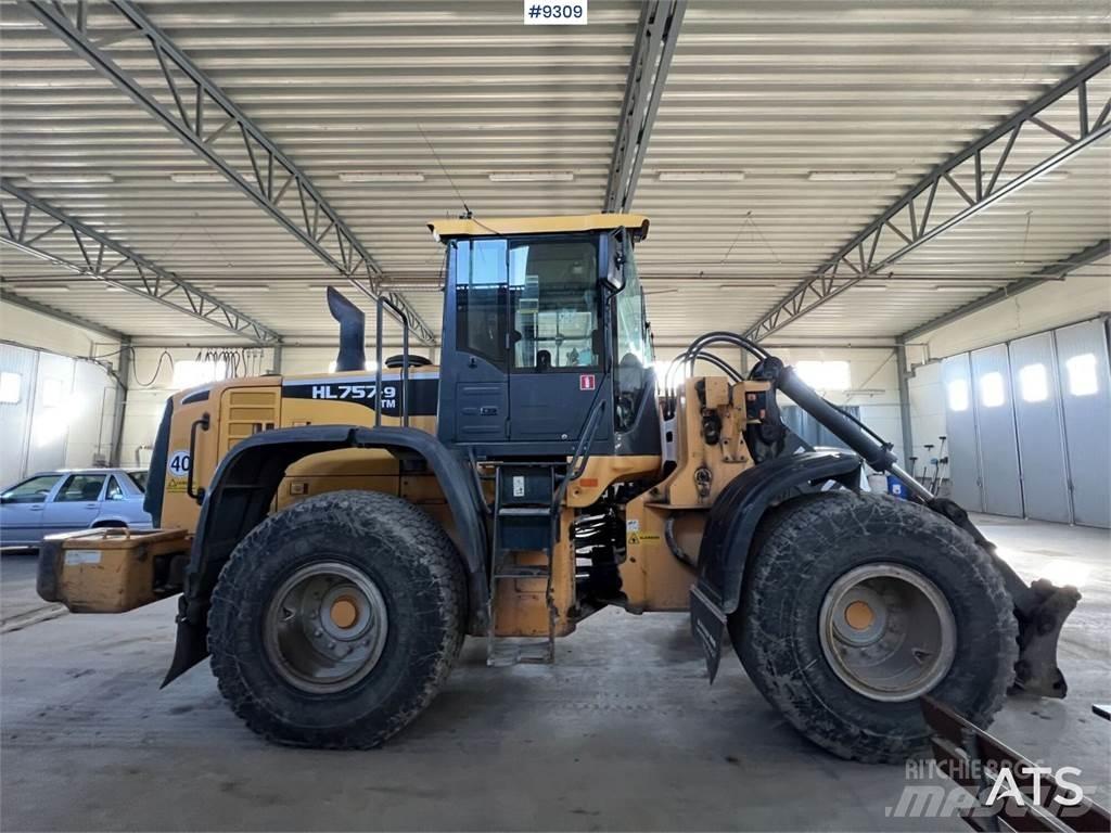 Hyundai HL757TM-9 Dozer gommati