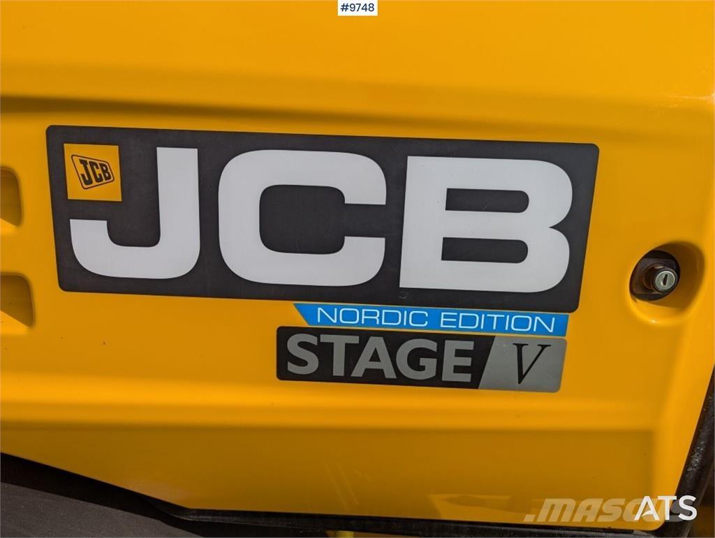 JCB 409 Pale gommate