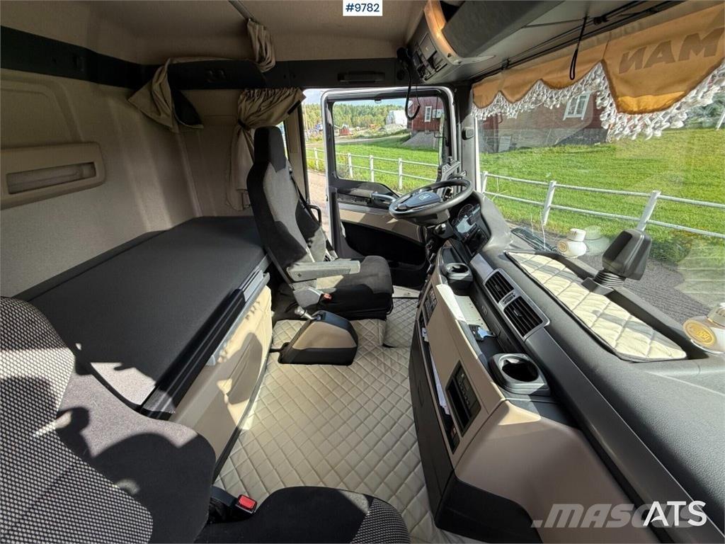 MAN TGX 26.500 6X2 Camion con gancio di sollevamento