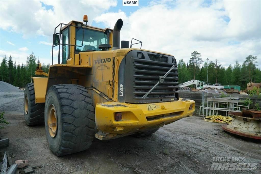 Volvo L220F Pale gommate
