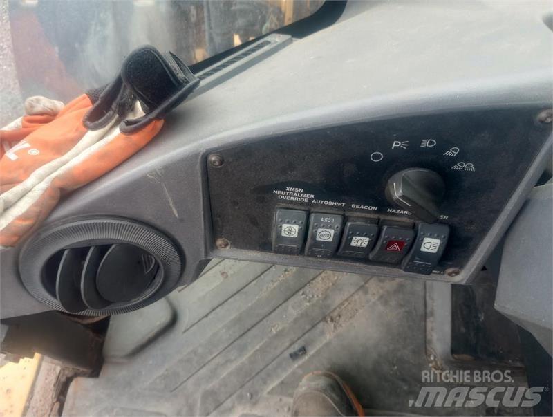 CAT 930 G Pale gommate