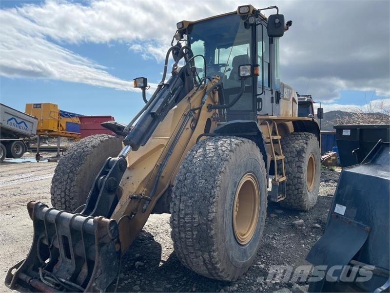 CAT 930 H Pale gommate