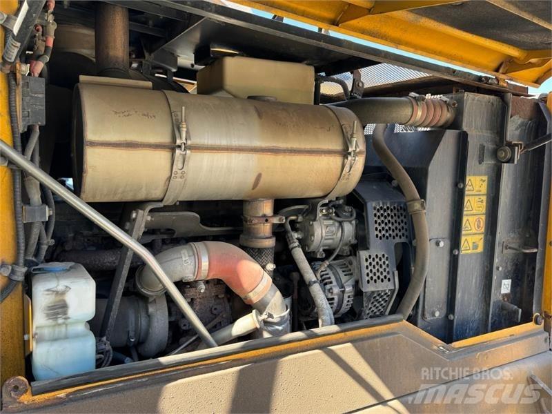 JCB 416k Pale gommate
