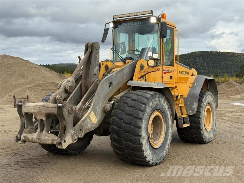 Volvo L120E Pale gommate