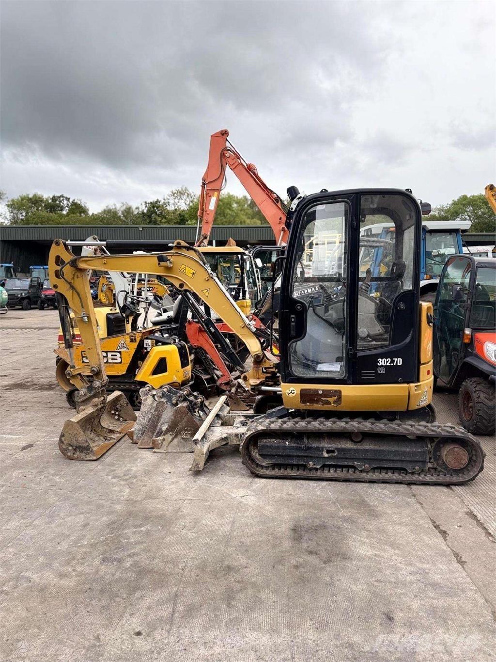CAT 302.7 DCR Miniescavatori