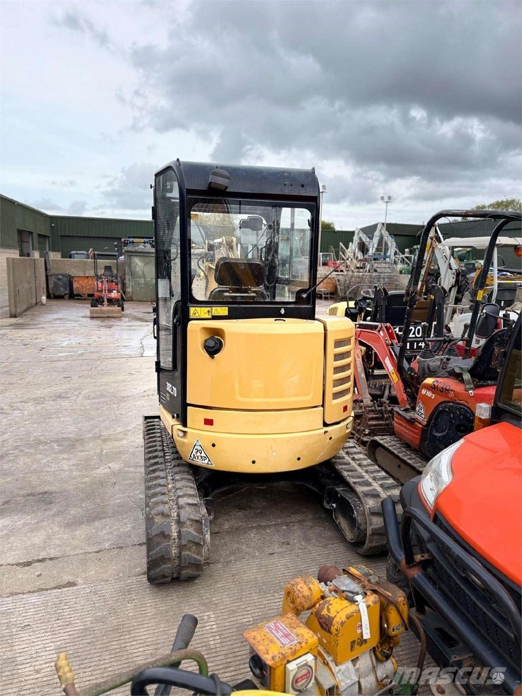 CAT 302.7 DCR Miniescavatori