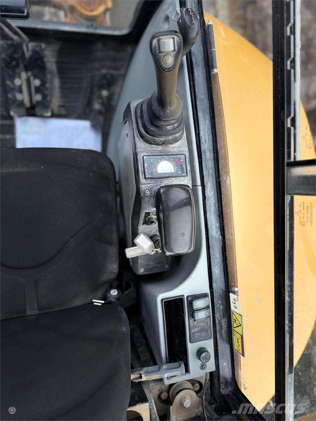 CAT 302.7 DCR Miniescavatori