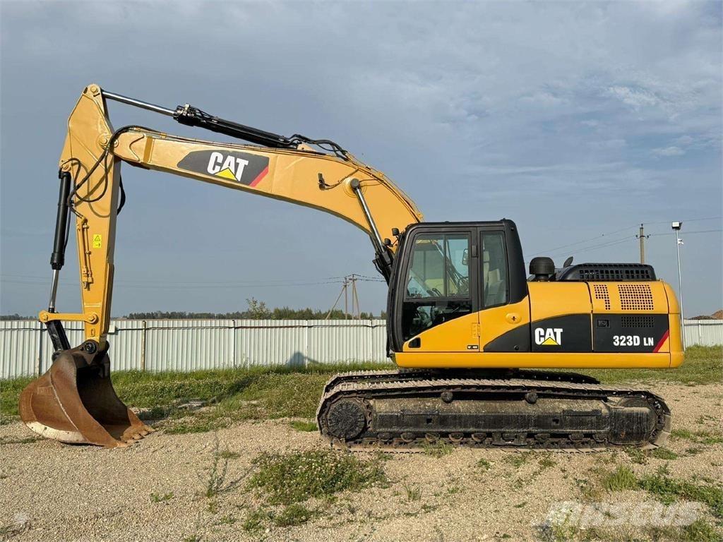 CAT 323 D Escavatori cingolati