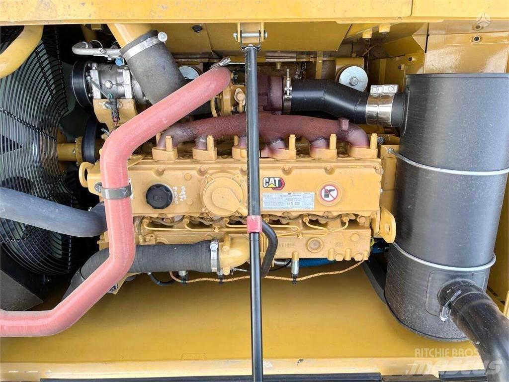 CAT 323D3 Escavatori cingolati