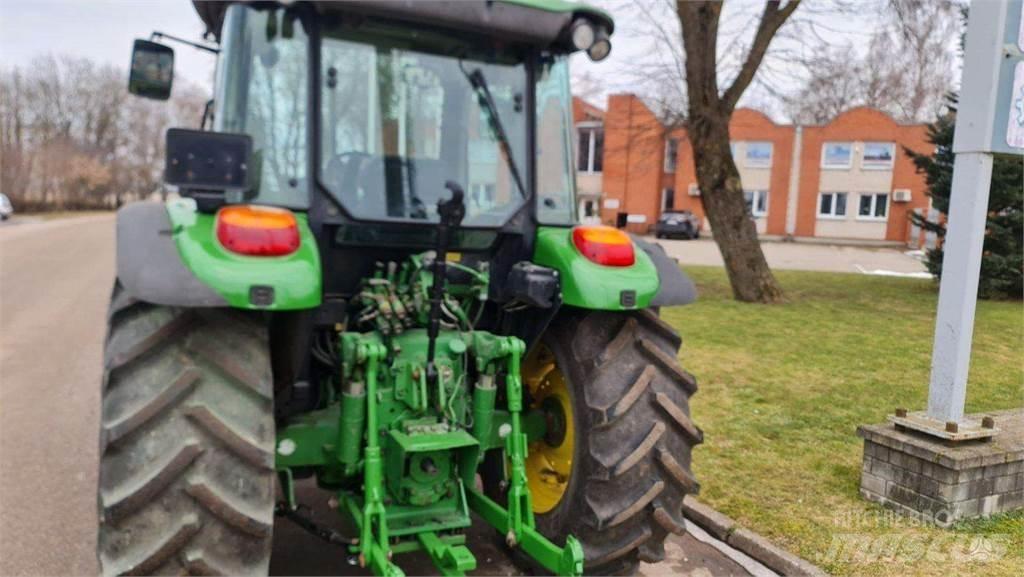 John Deere 5820 Trattori