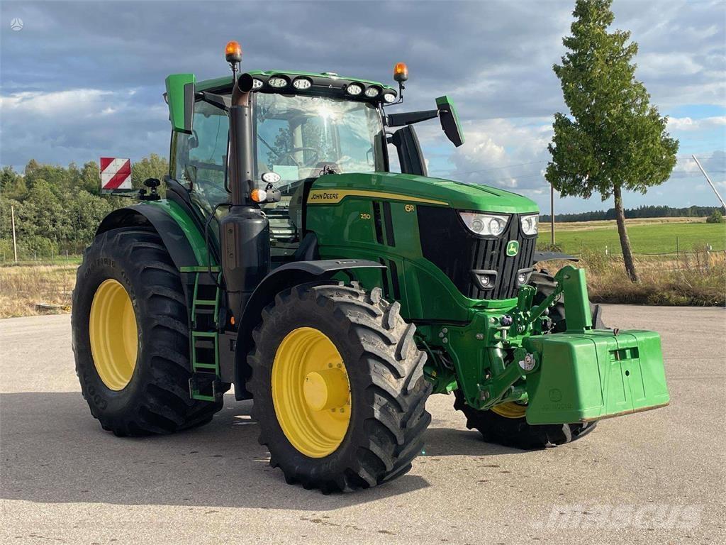 John Deere 6R 250 Trattori