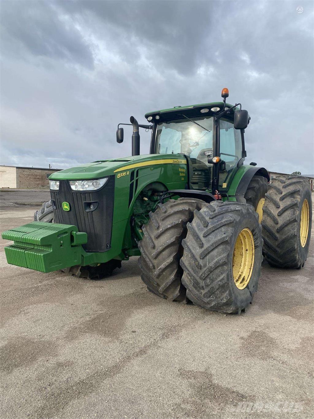 John Deere 8335R Trattori