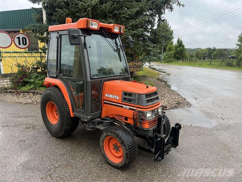 Kubota ST-30 Trattori