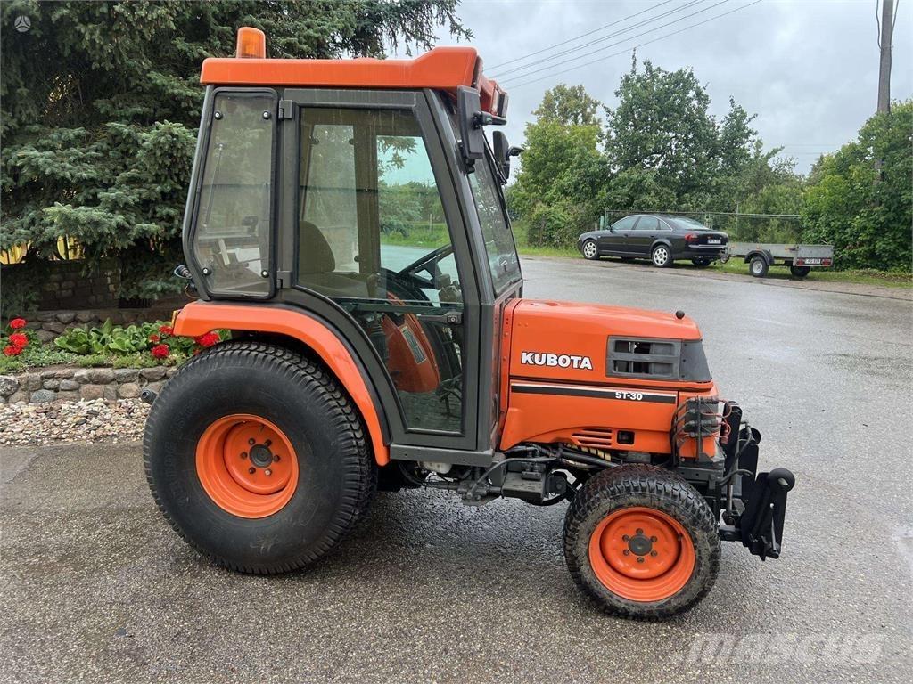 Kubota ST-30 Trattori