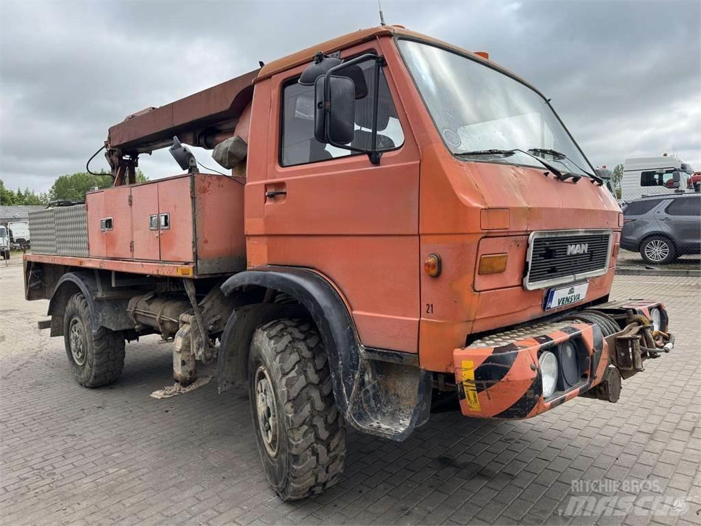 MAN 9.150 4x4 14m. Piattaforme autocarrate