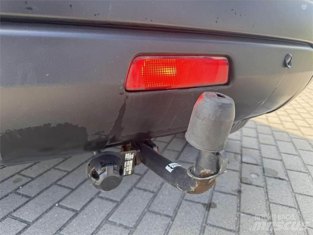 Nissan  Auto