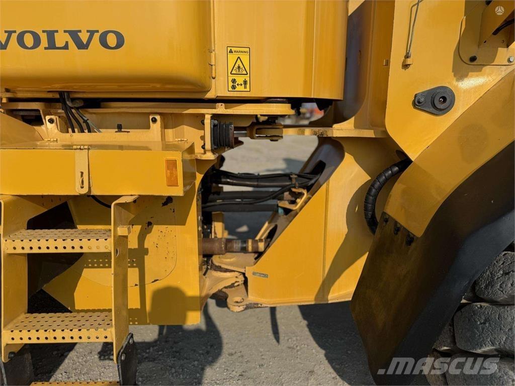 Volvo L 110 E Pale gommate