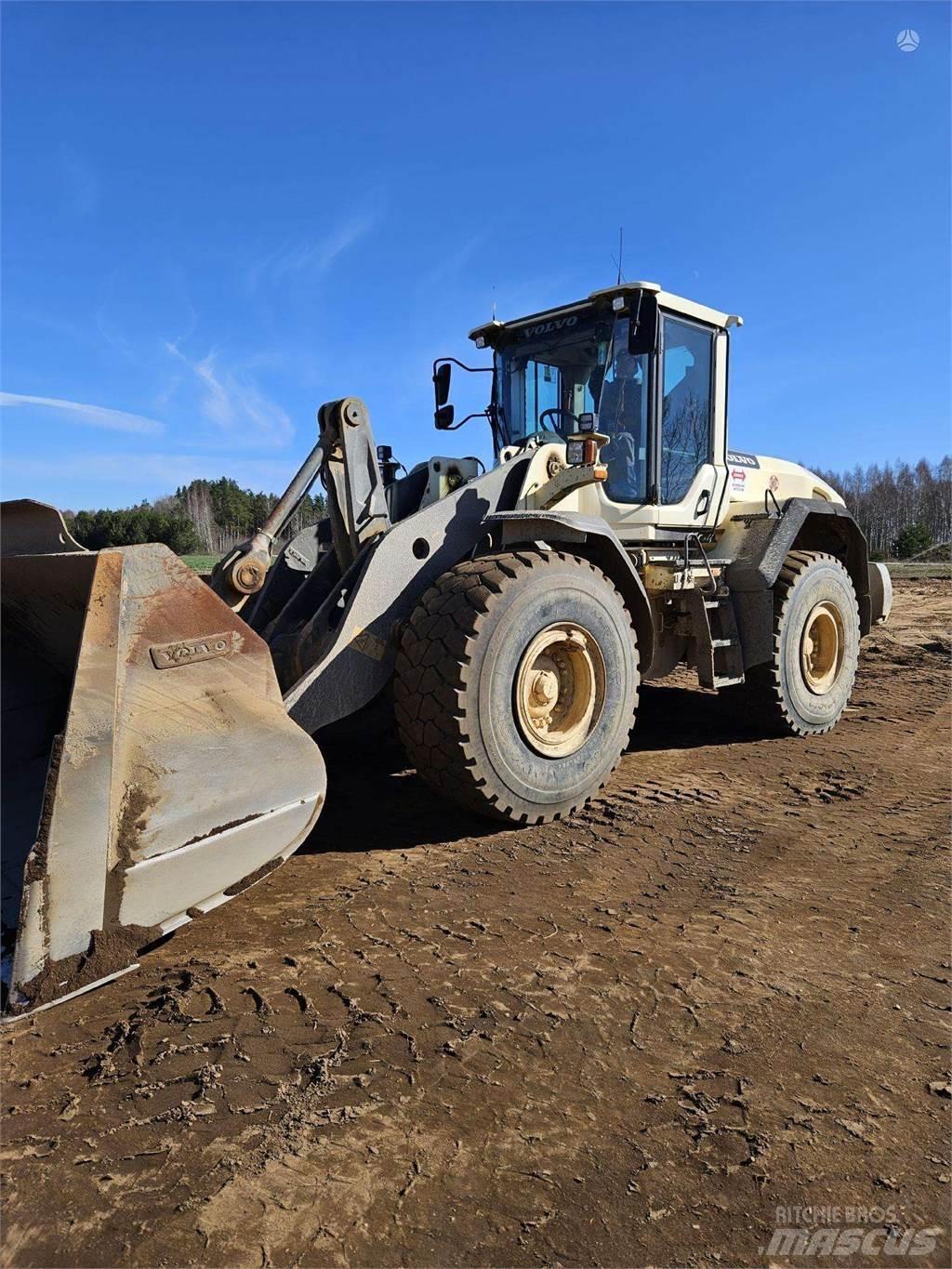 Volvo L120G Pale gommate