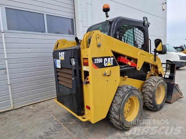 CAT 226D Mini Pale Gommate