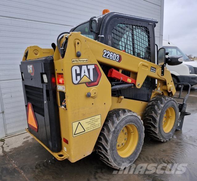 CAT 226D3 Mini Pale Gommate