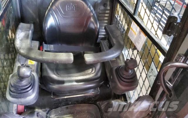 CAT 226D3 Pale gommate