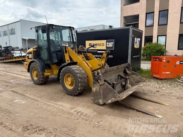 CAT 906M Pale gommate