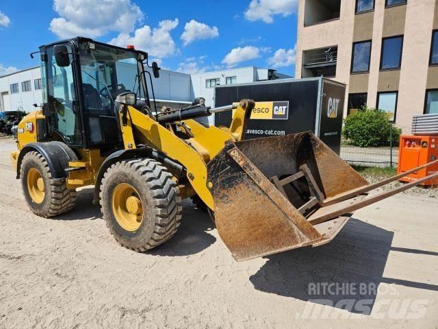 CAT 908M Pale gommate