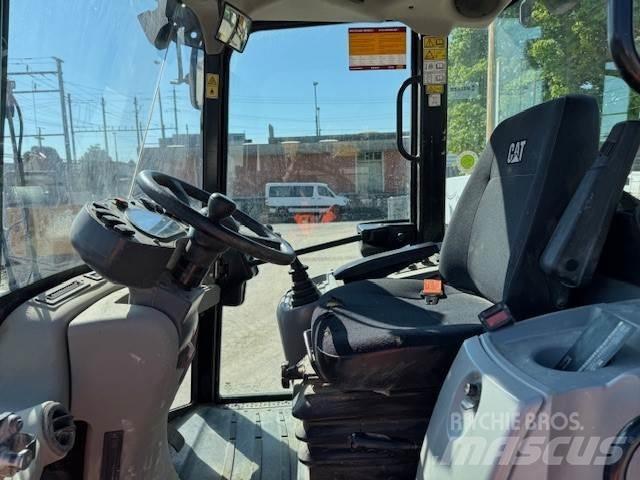 CAT 908M Pale gommate
