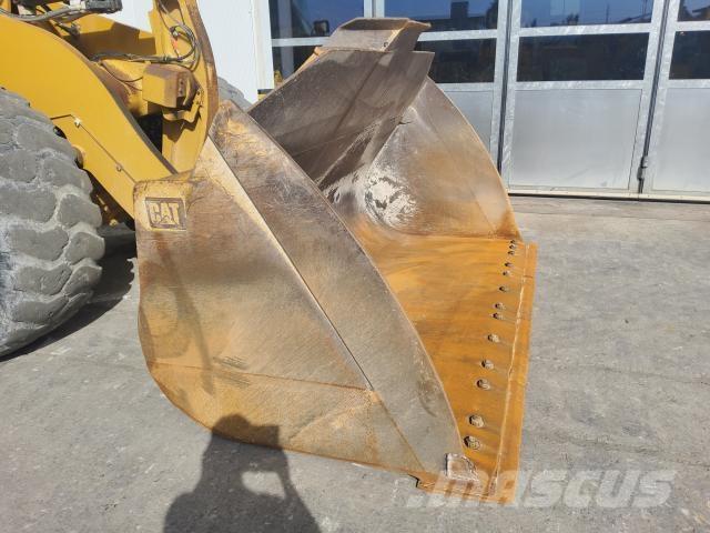 CAT 972M XE Pale gommate