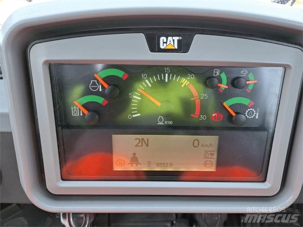 CAT 988K Pale gommate