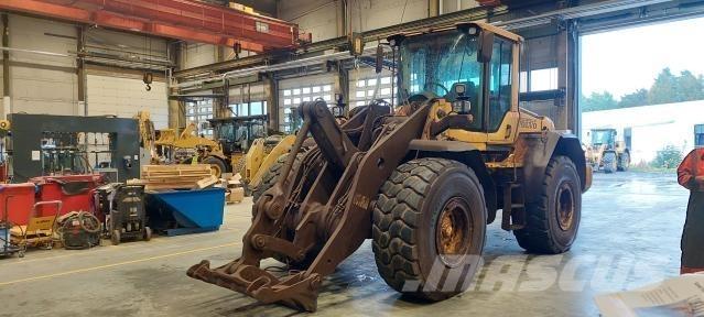 Volvo L120F Pale gommate