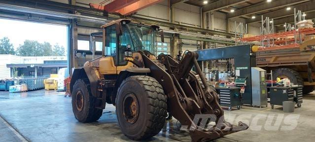 Volvo L120F Pale gommate