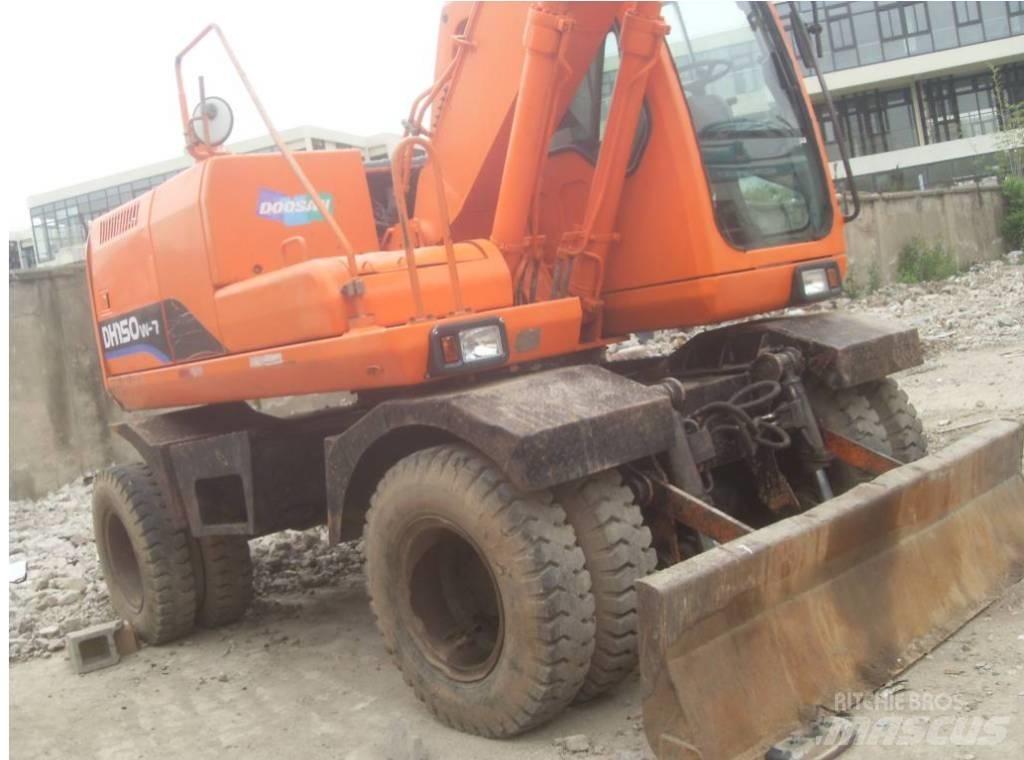 Doosan DH 150 W-7 Escavatori gommati