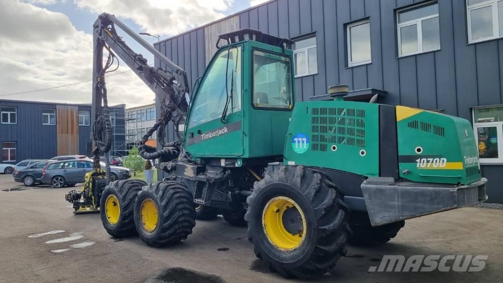 John Deere 1070 D Abbattitrici, Disboscatrici
