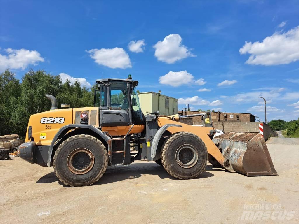 CASE 821 GXR Pale gommate