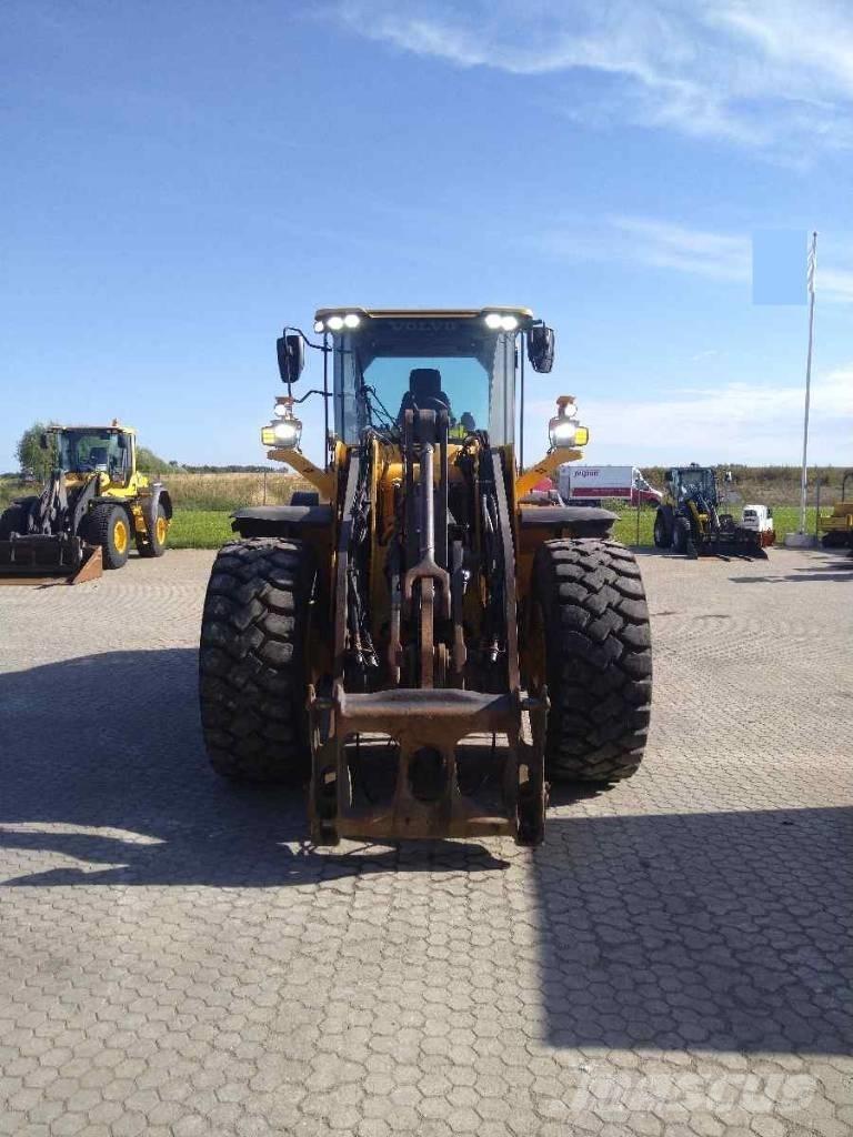 Volvo L 120 H Pale gommate