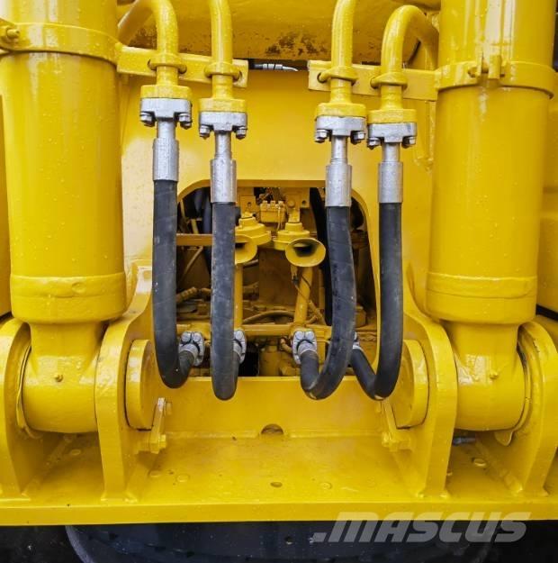 Komatsu PC220-8 Escavatori cingolati