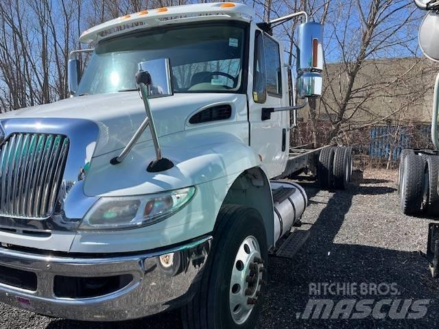 International 4400 Camion con sponde ribaltabili
