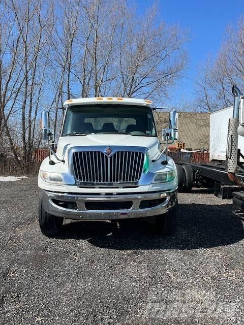 International 4400 Camion con sponde ribaltabili