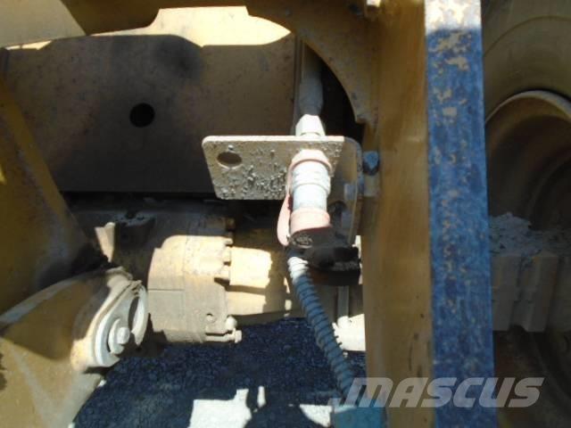 CAT 914M Pale gommate